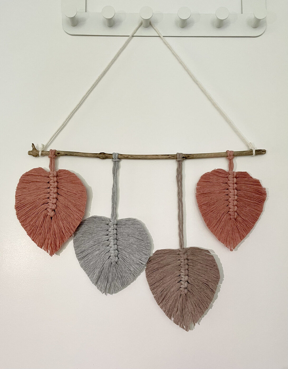 Création en macramé réalisée lors d'un atelier Exploreo